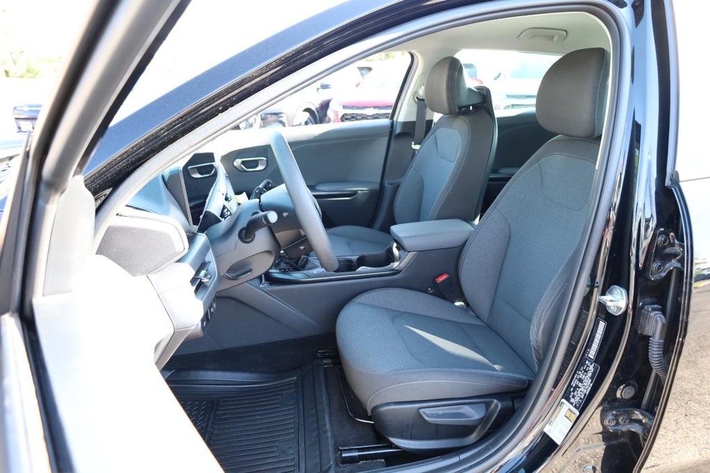 Kia K4 Vehicle Image 08