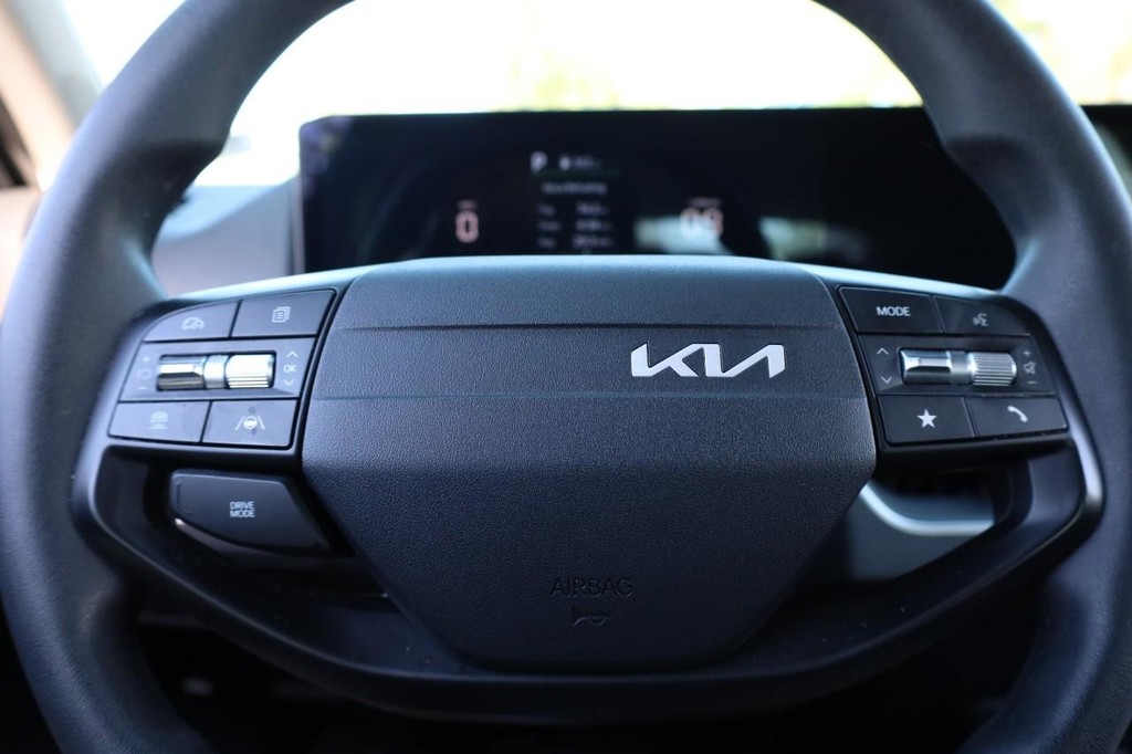 Kia K4 Vehicle Image 09