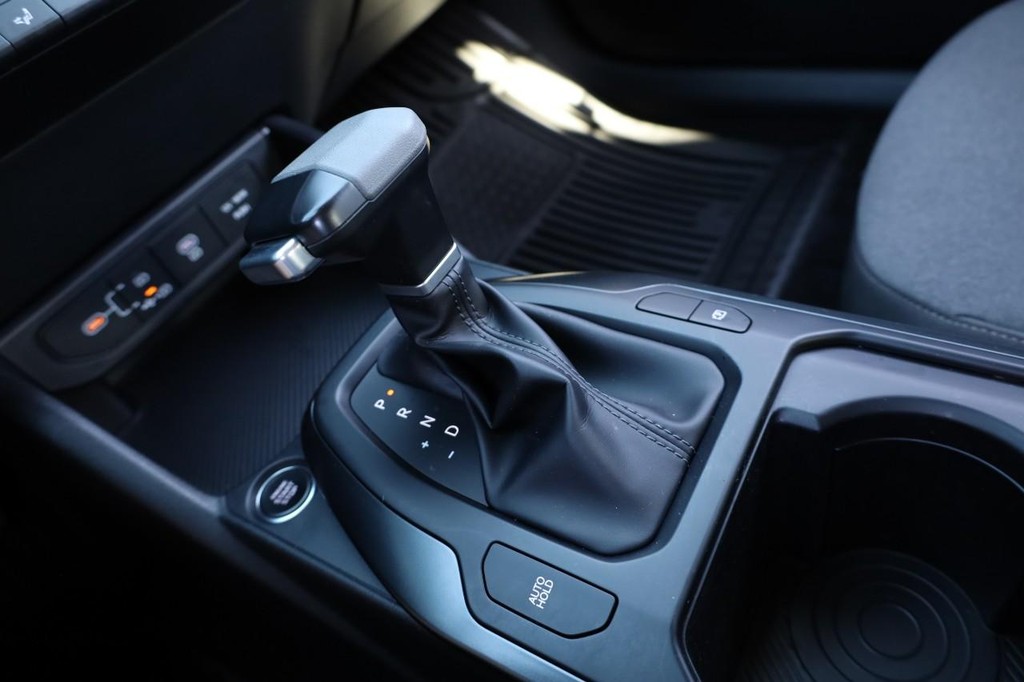 Kia K4 Vehicle Image 15