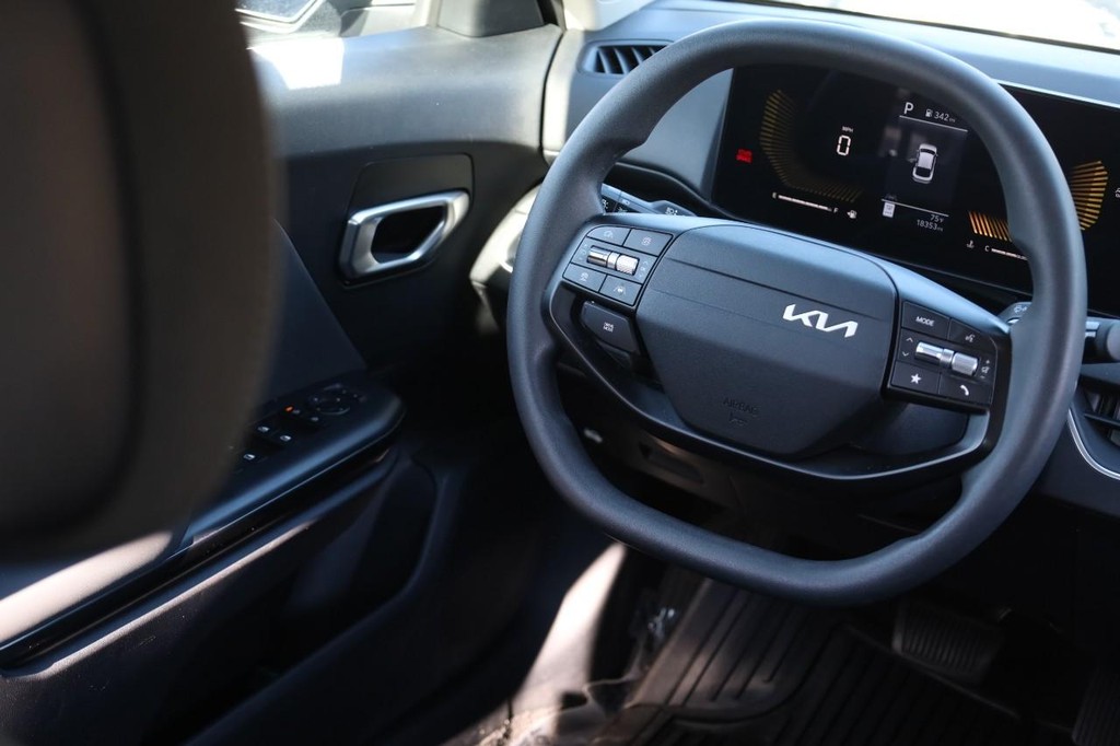 Kia K4 Vehicle Image 23