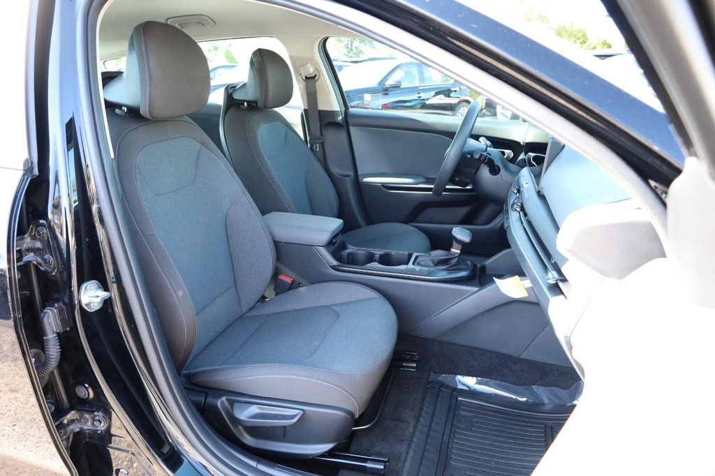 Kia K4 Vehicle Image 24
