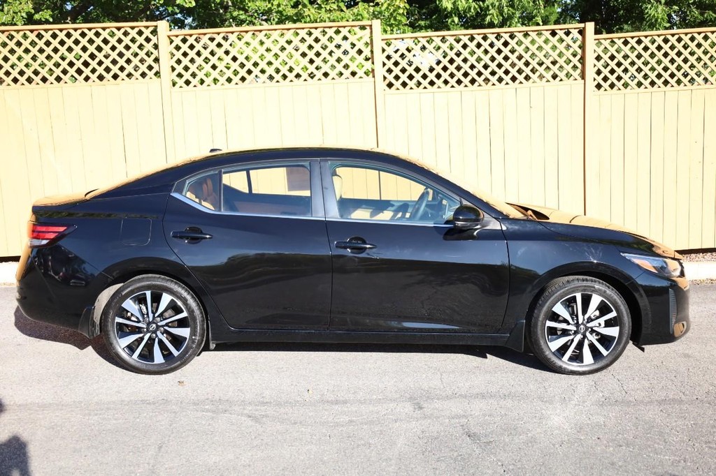 Nissan Sentra Vehicle Image 05