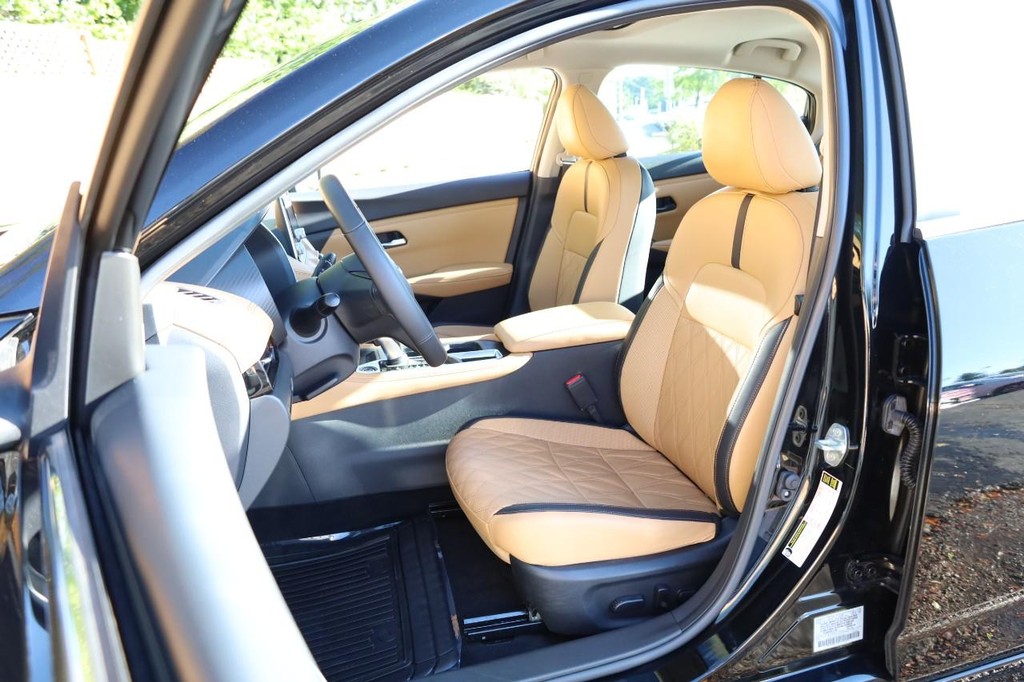 Nissan Sentra Vehicle Image 08