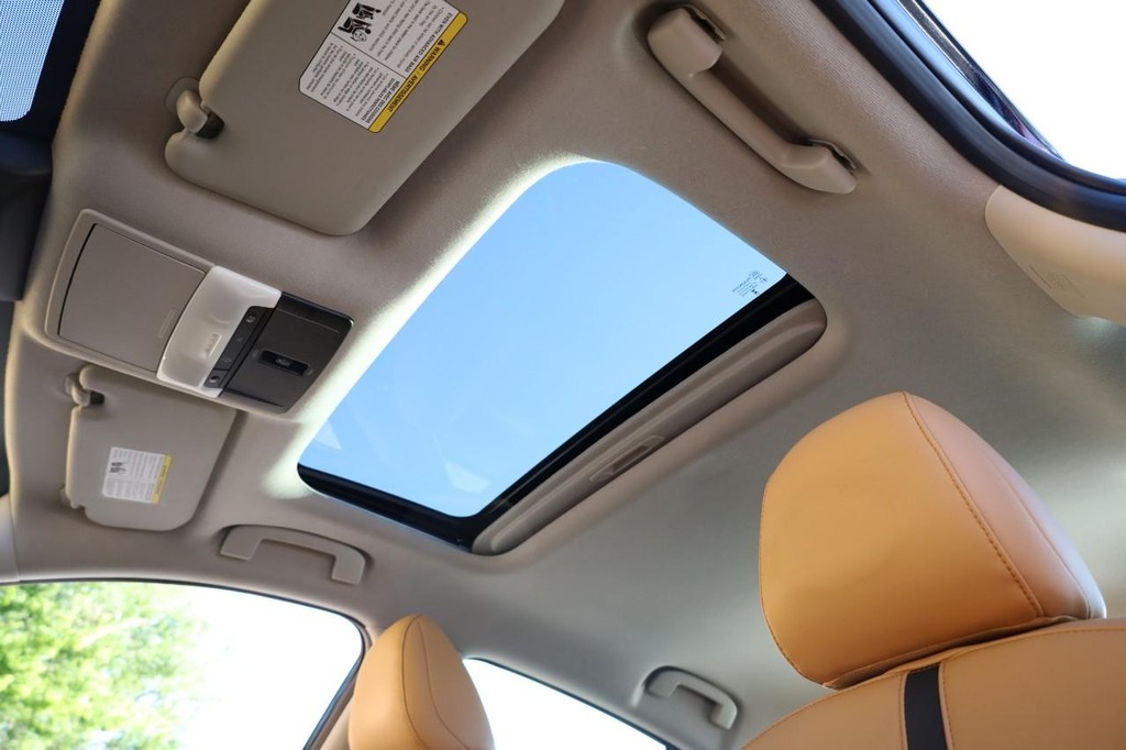 Nissan Sentra Vehicle Image 09