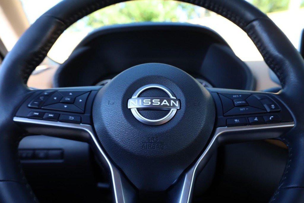 Nissan Sentra Vehicle Image 10