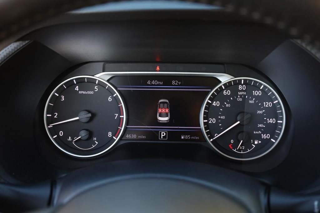 Nissan Sentra Vehicle Image 11