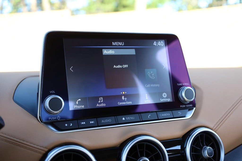 Nissan Sentra Vehicle Image 12