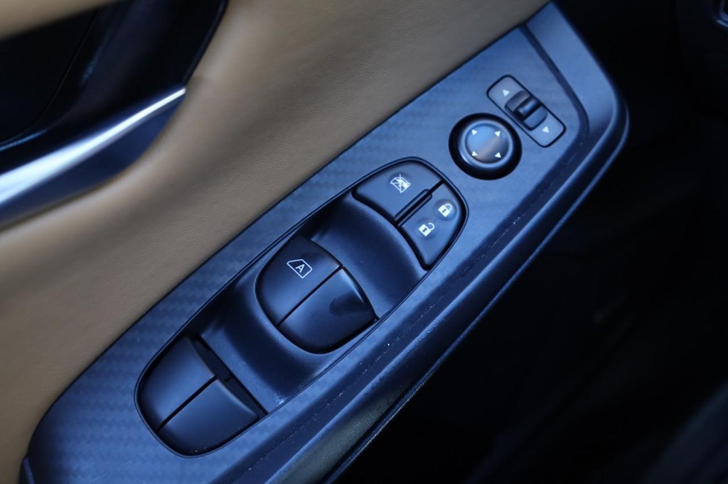 Nissan Sentra Vehicle Image 18