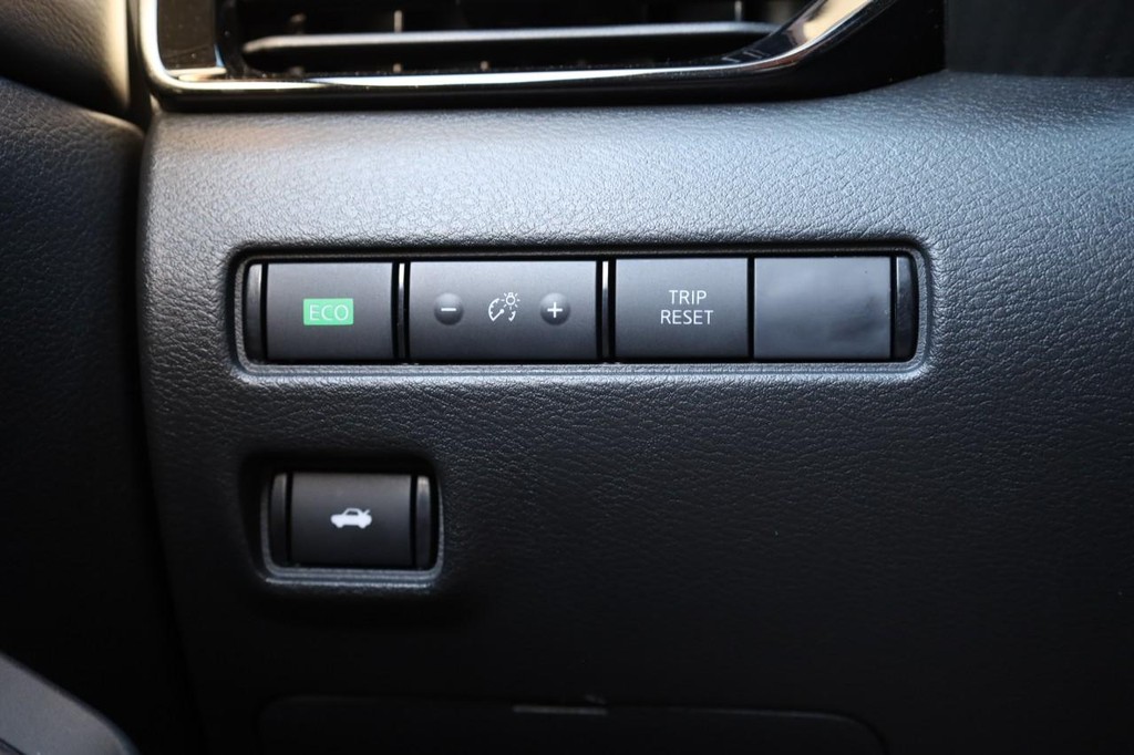 Nissan Sentra Vehicle Image 19