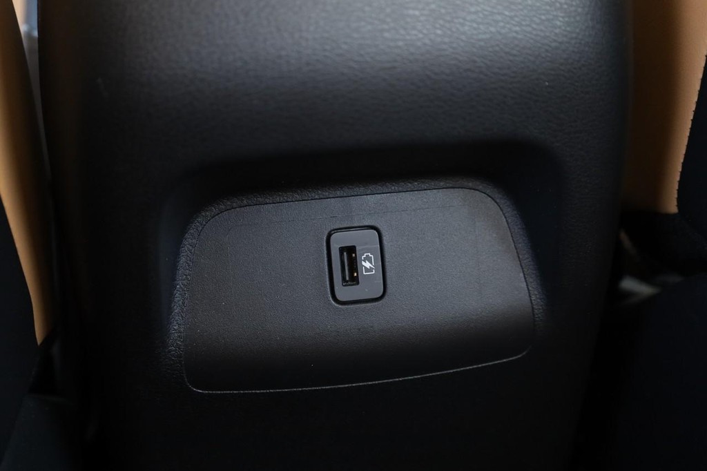 Nissan Sentra Vehicle Image 21
