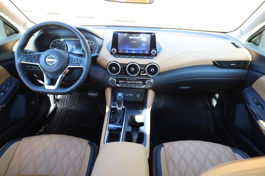 Nissan Sentra Vehicle Image 22