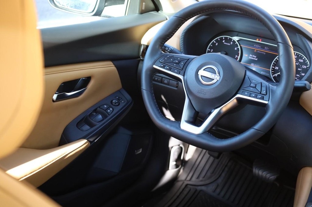 Nissan Sentra Vehicle Image 23
