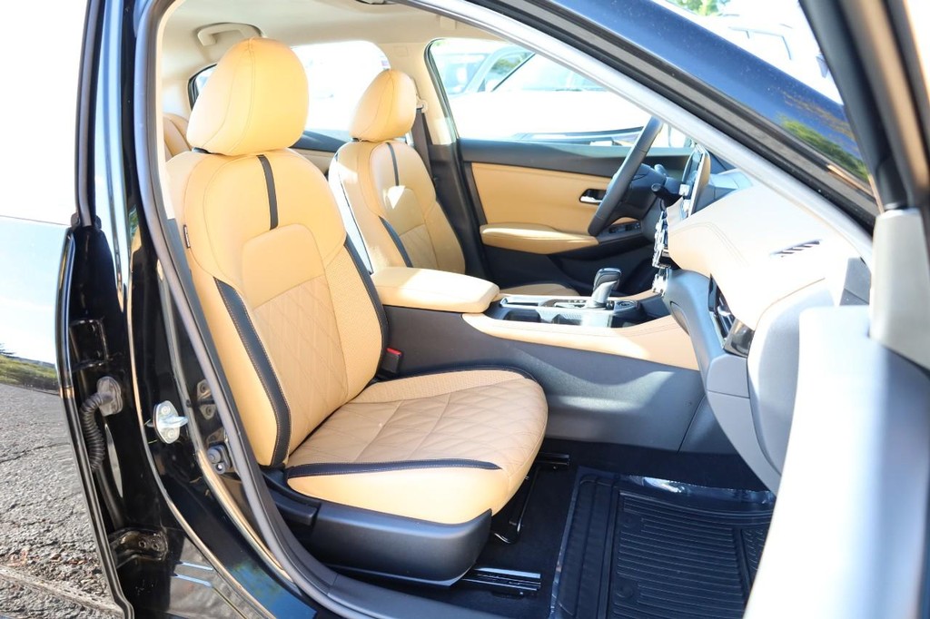 Nissan Sentra Vehicle Image 24