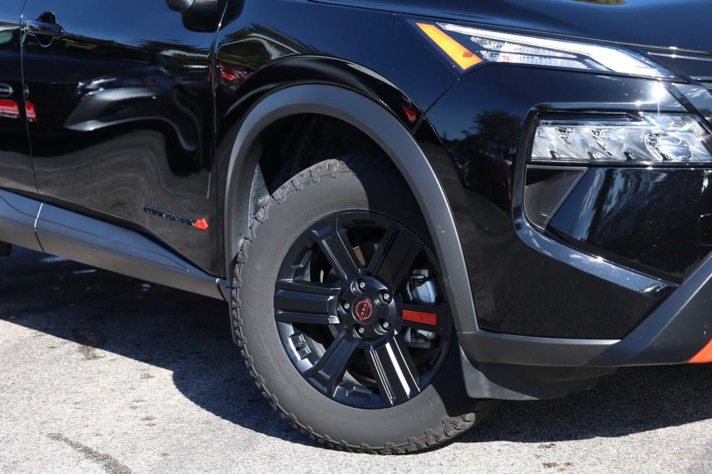 Nissan Rogue Vehicle Image 03