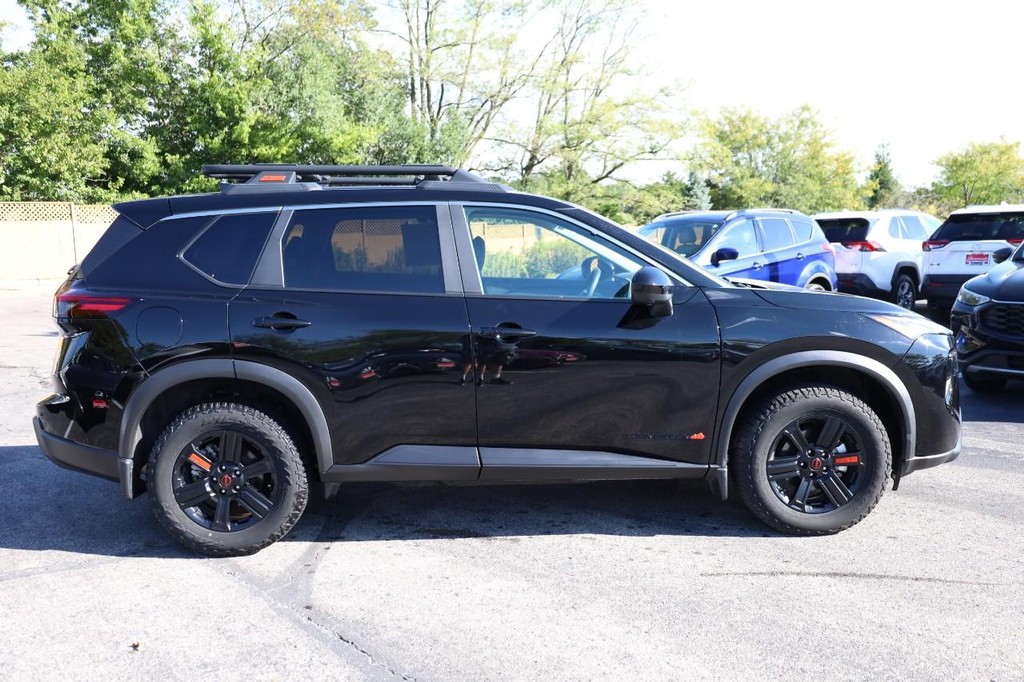 Nissan Rogue Vehicle Image 05