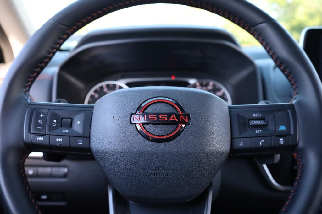 Nissan Rogue Vehicle Image 09