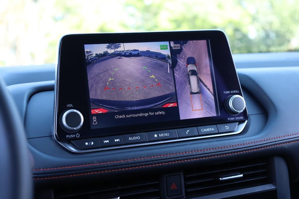 Nissan Rogue Vehicle Image 11