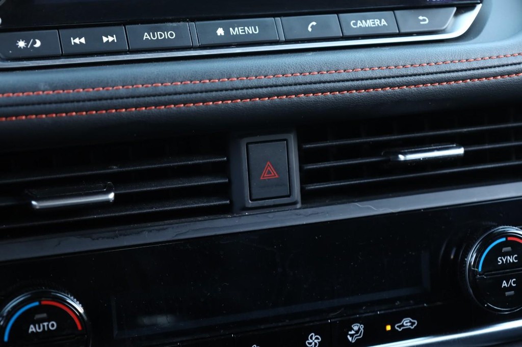 Nissan Rogue Vehicle Image 12