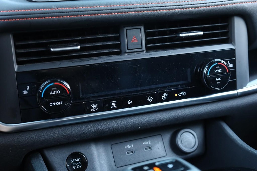 Nissan Rogue Vehicle Image 13