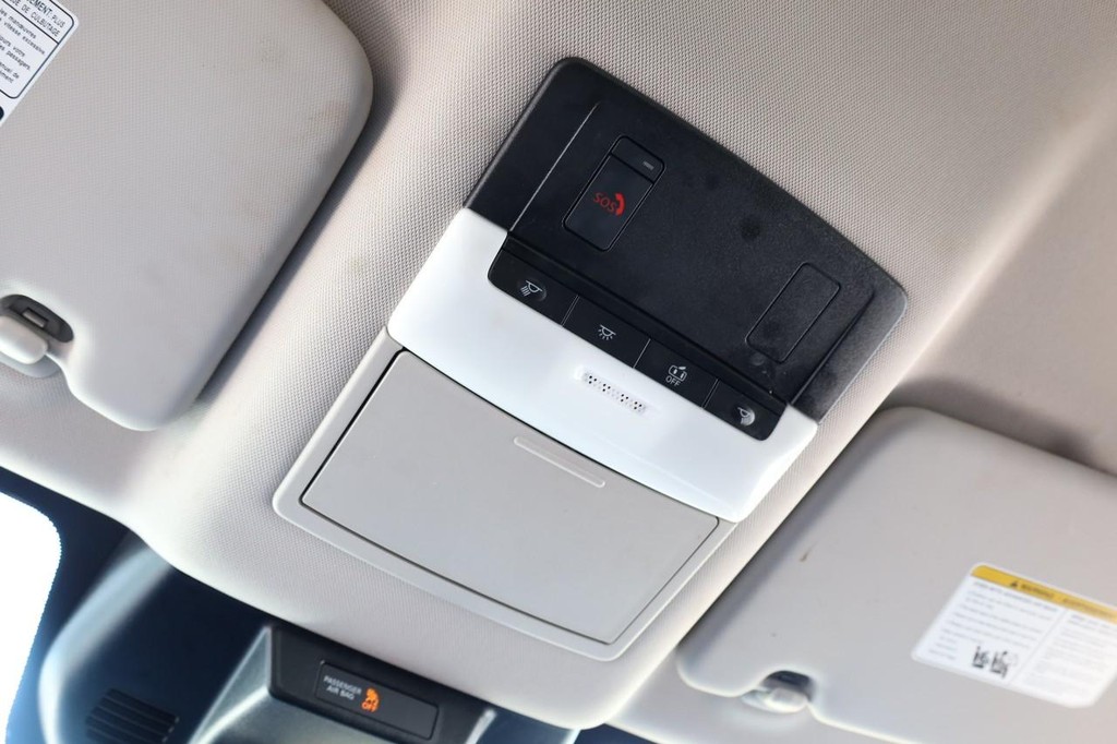 Nissan Rogue Vehicle Image 16