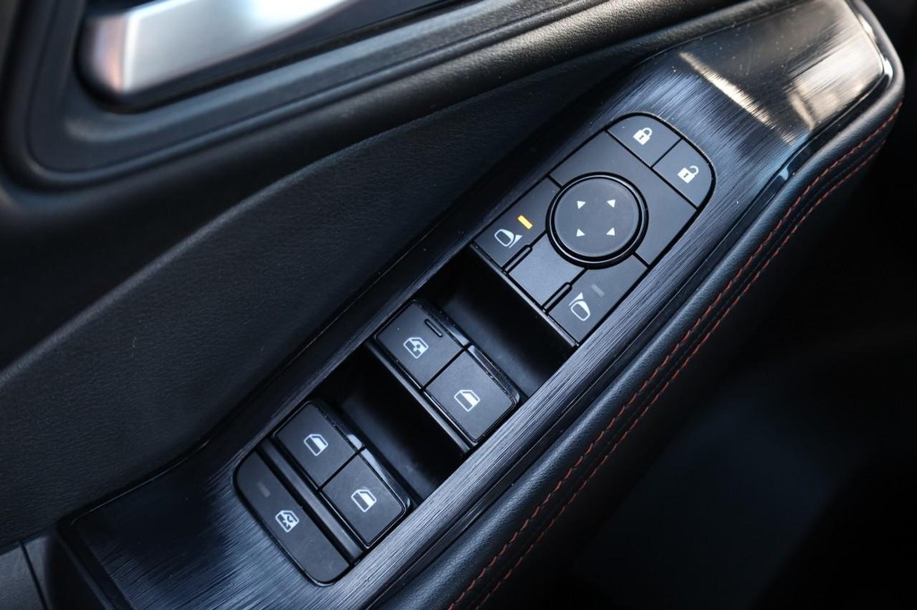 Nissan Rogue Vehicle Image 17