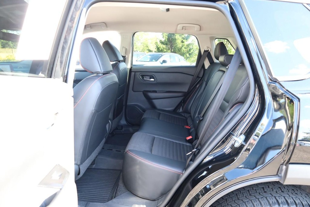 Nissan Rogue Vehicle Image 20