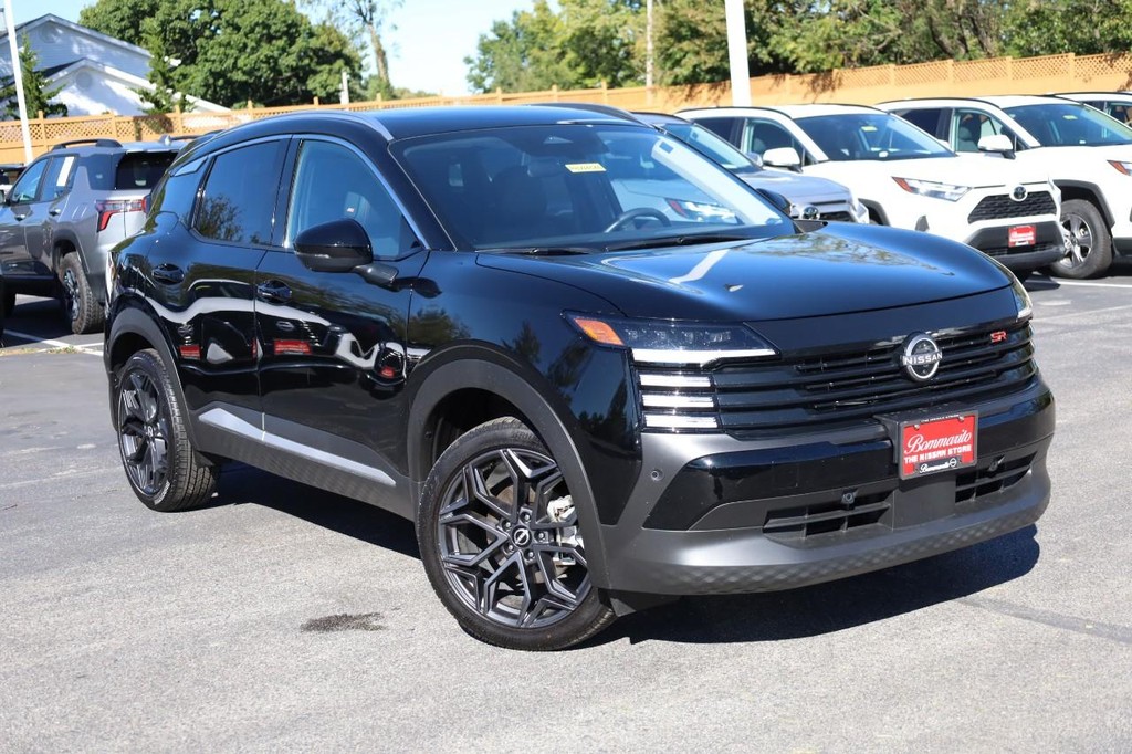 Nissan Kicks Vehicle Image 02