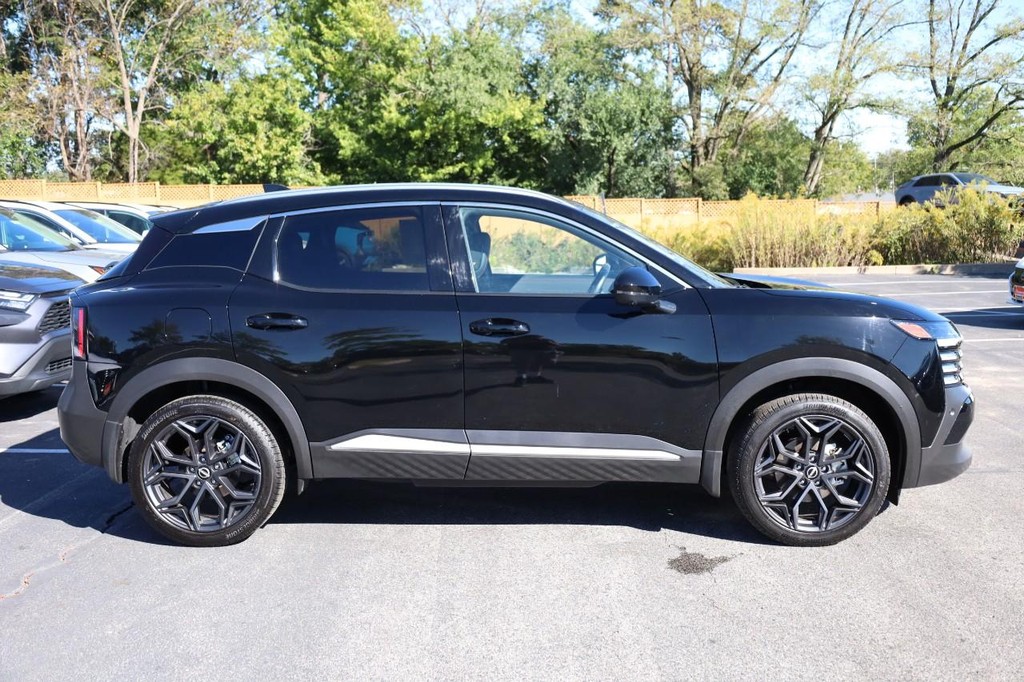 Nissan Kicks Vehicle Image 05