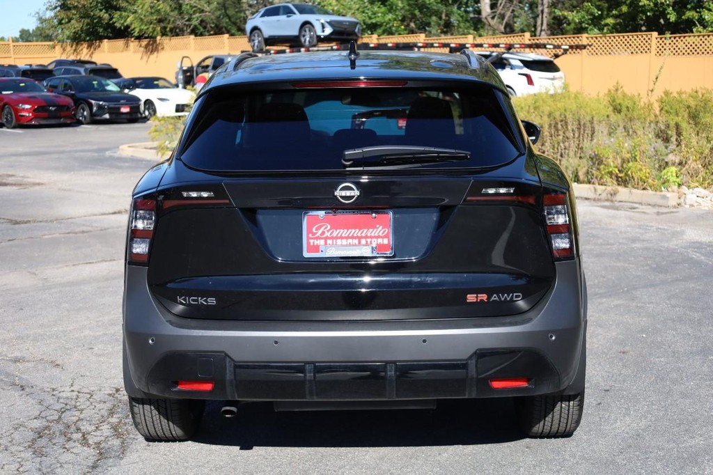 Nissan Kicks Vehicle Image 06