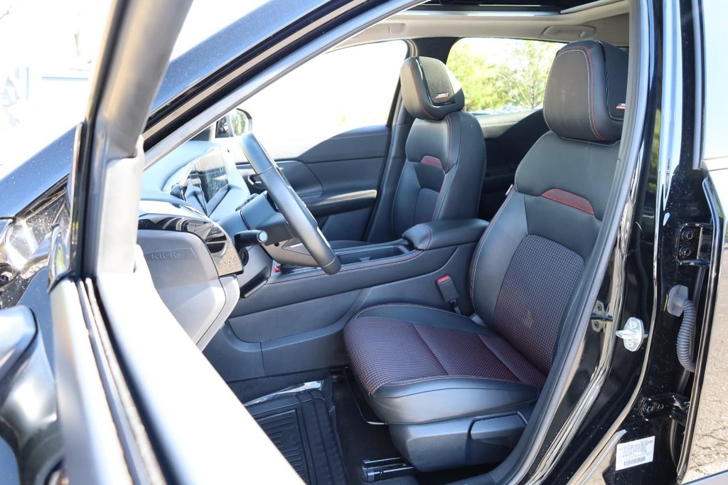 Nissan Kicks Vehicle Image 08