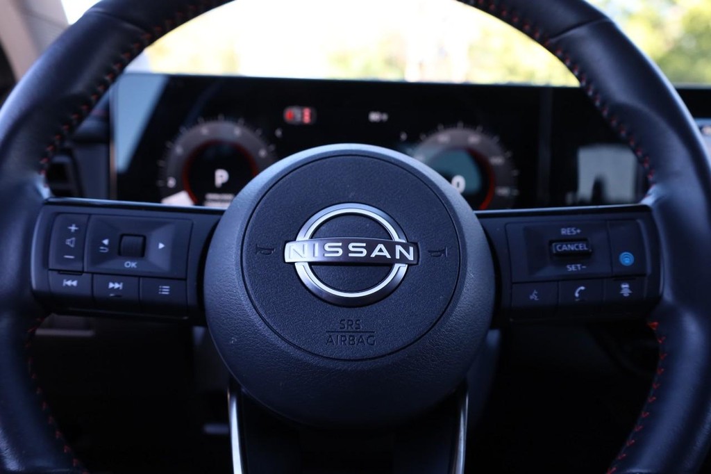 Nissan Kicks Vehicle Image 11