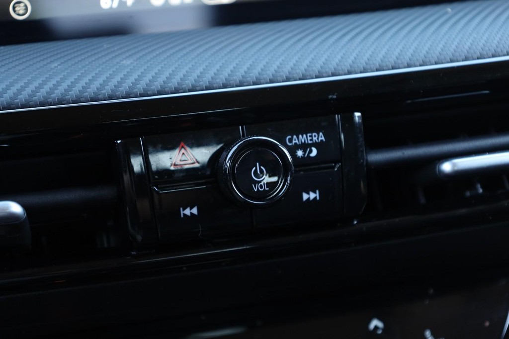 Nissan Kicks Vehicle Image 15