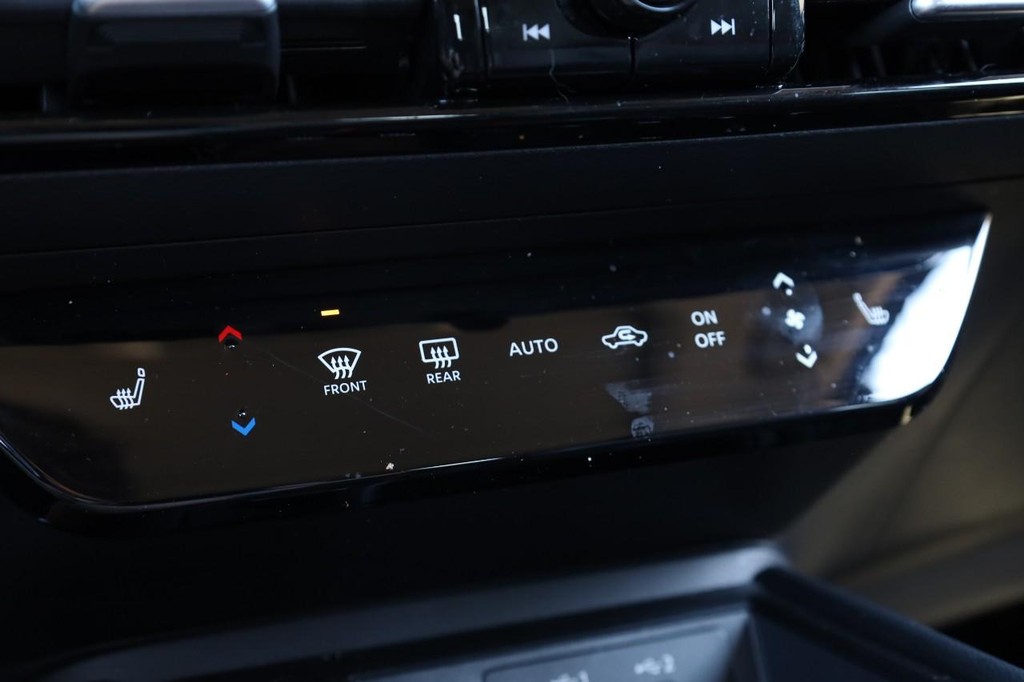 Nissan Kicks Vehicle Image 16