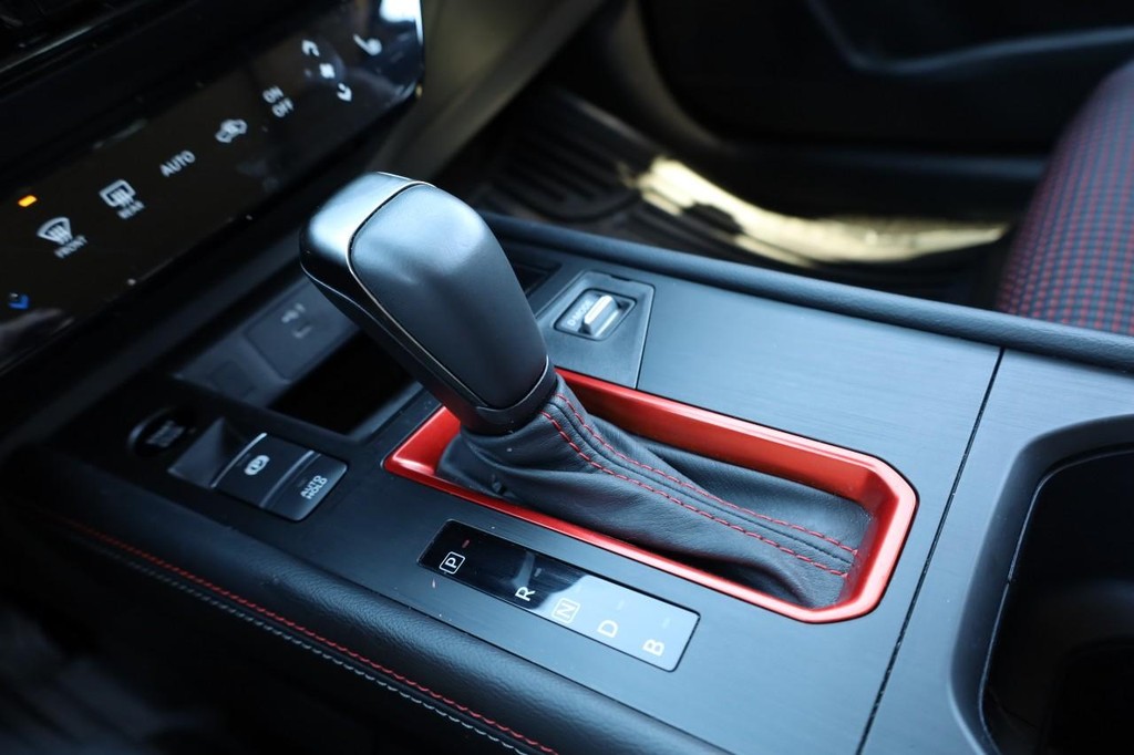 Nissan Kicks Vehicle Image 18