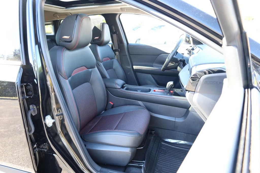 Nissan Kicks Vehicle Image 27