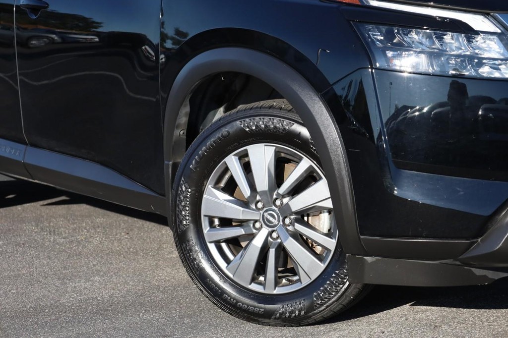 Nissan Pathfinder Vehicle Image 03