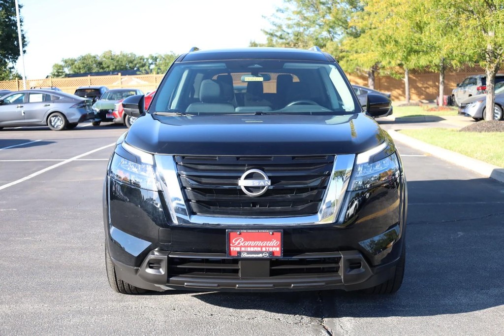 Nissan Pathfinder Vehicle Image 04