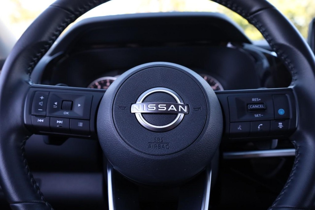 Nissan Pathfinder Vehicle Image 11