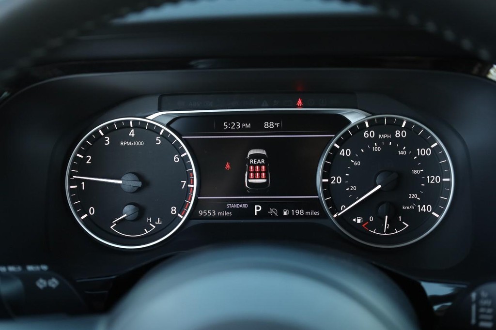 Nissan Pathfinder Vehicle Image 12