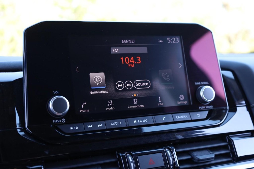 Nissan Pathfinder Vehicle Image 13