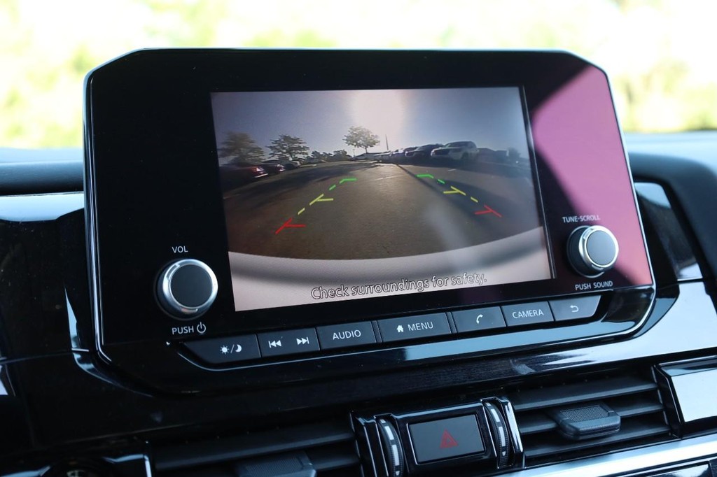 Nissan Pathfinder Vehicle Image 14
