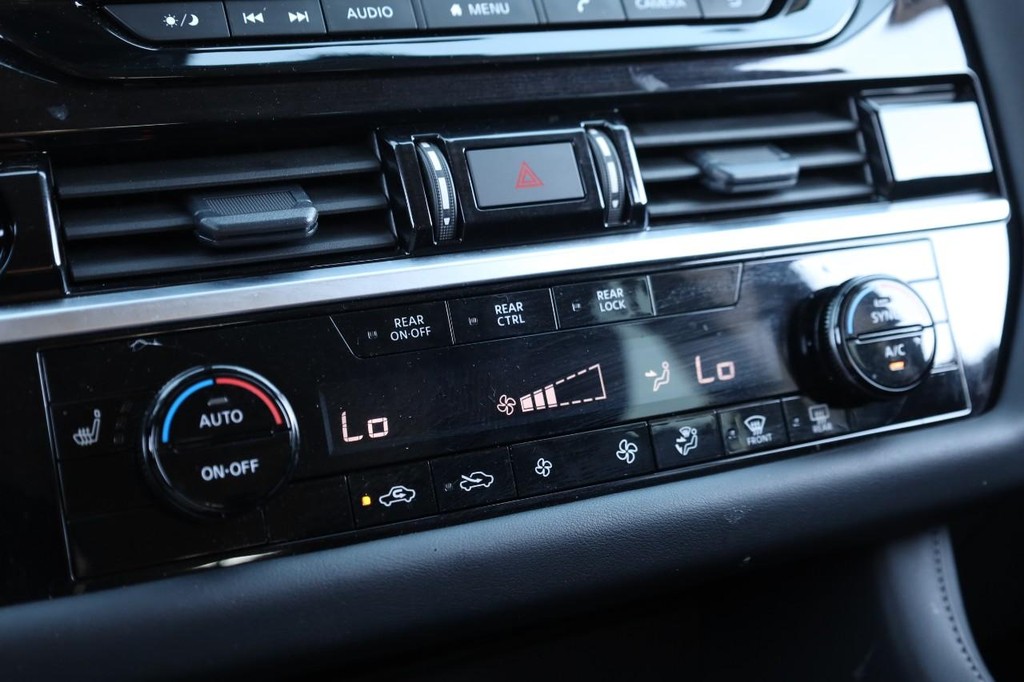 Nissan Pathfinder Vehicle Image 15