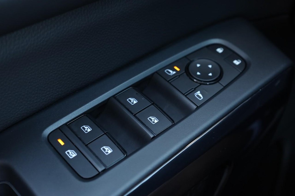 Nissan Pathfinder Vehicle Image 18