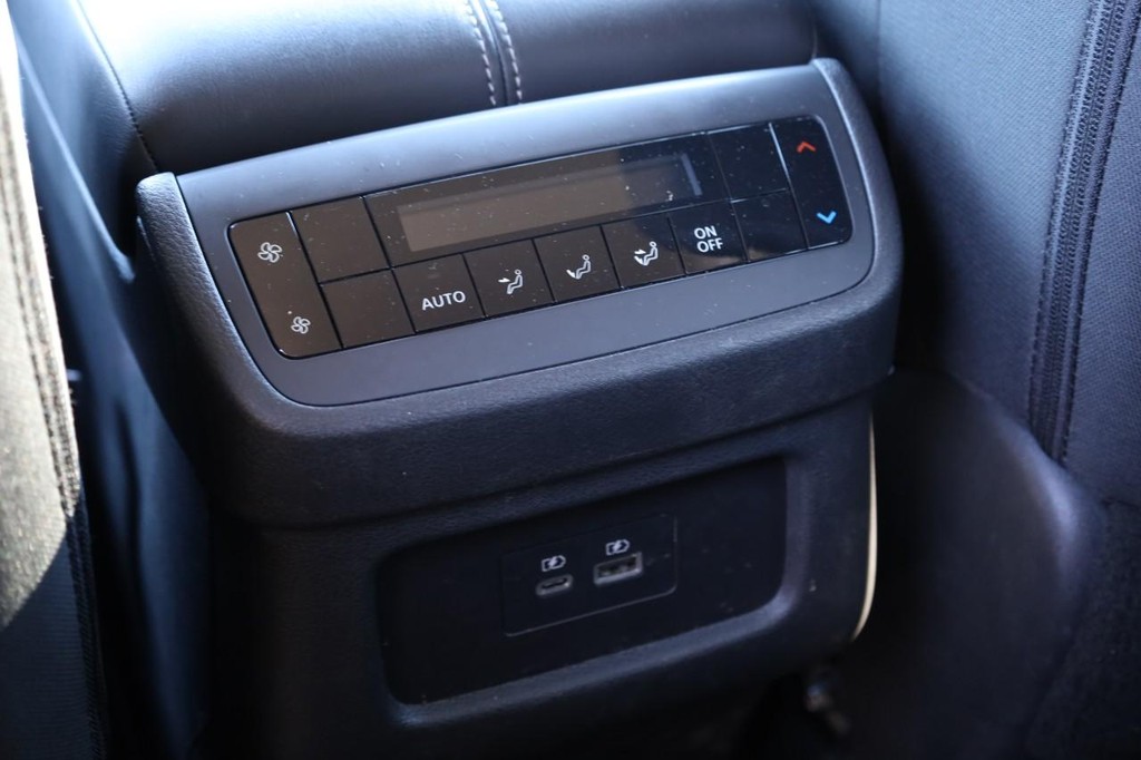 Nissan Pathfinder Vehicle Image 22