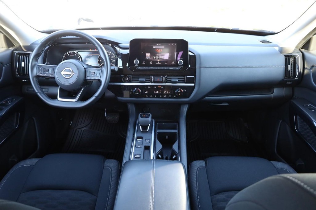 Nissan Pathfinder Vehicle Image 23