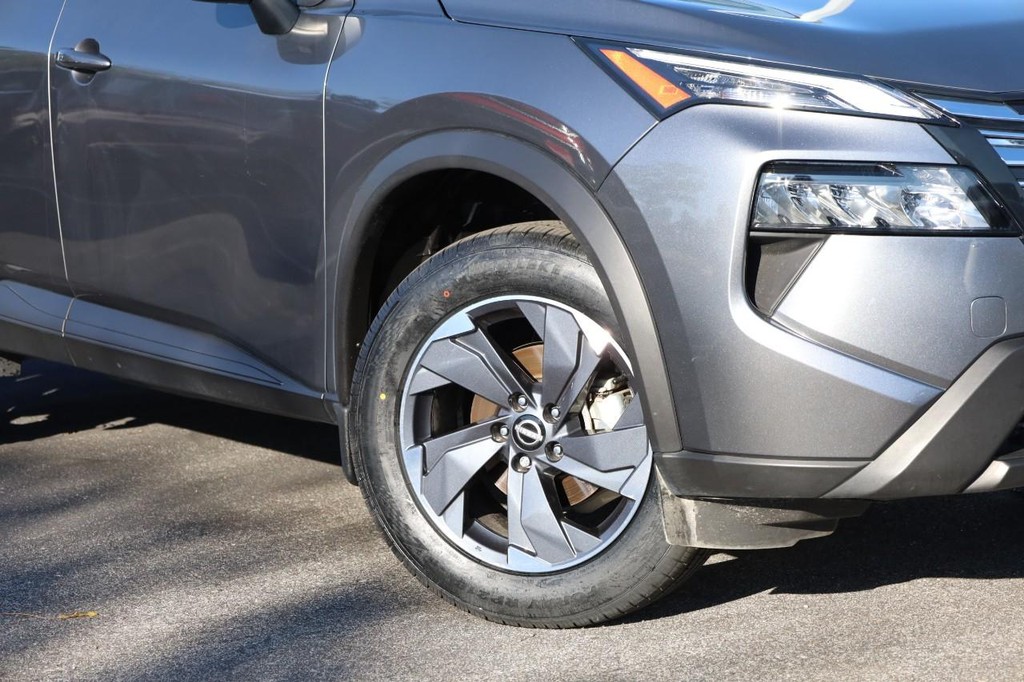 Nissan Rogue Vehicle Image 03