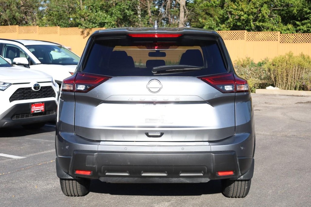 Nissan Rogue Vehicle Image 04