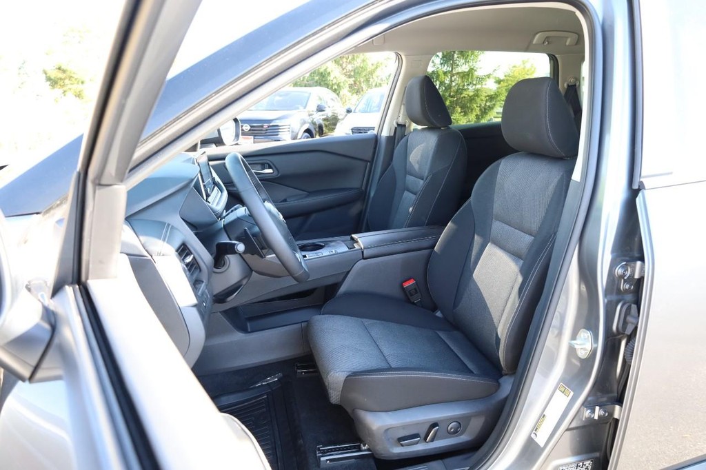Nissan Rogue Vehicle Image 08