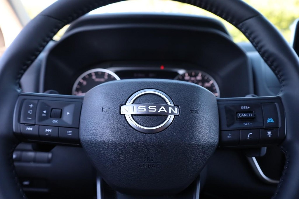 Nissan Rogue Vehicle Image 09