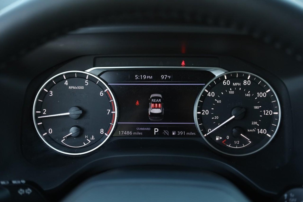Nissan Rogue Vehicle Image 10